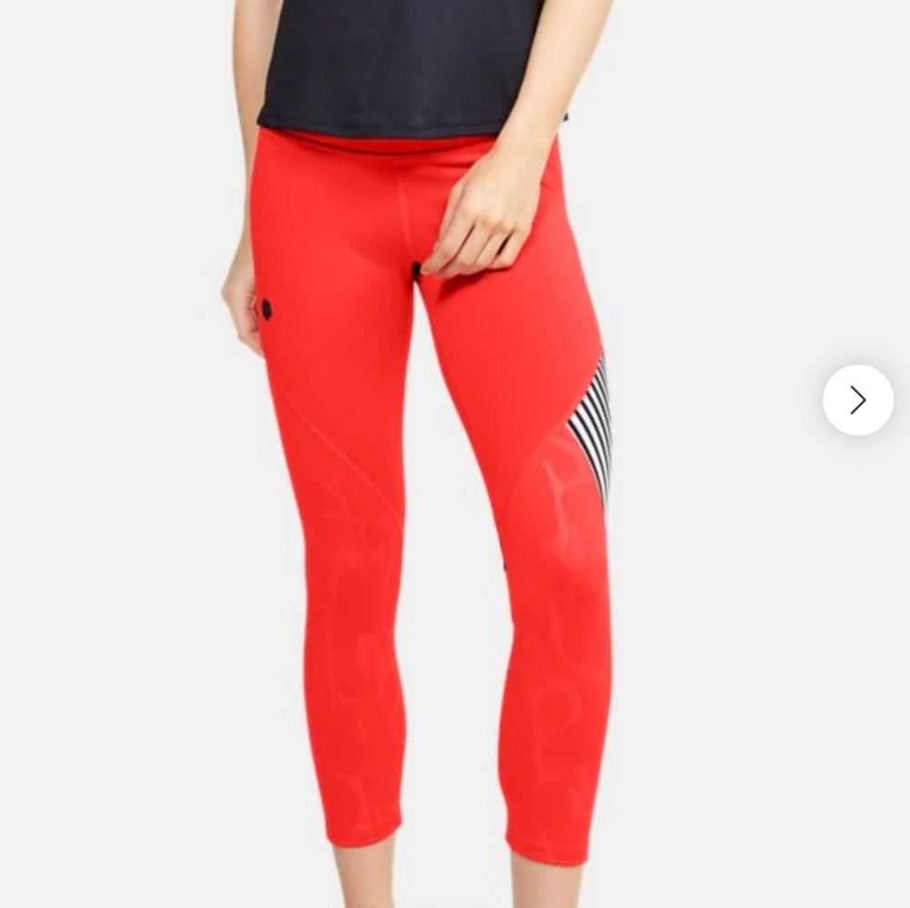 Under Armour RUSH Embossed shine graphic crop